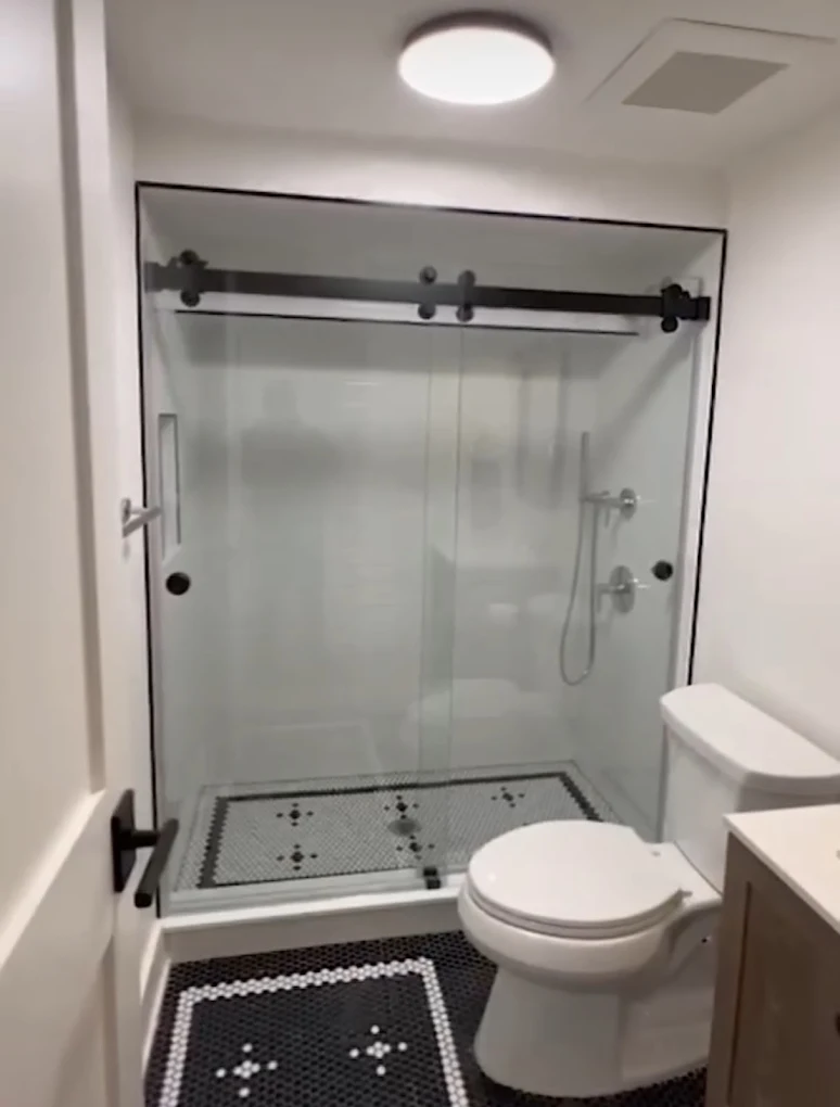 Sliding (Bypass) shower door